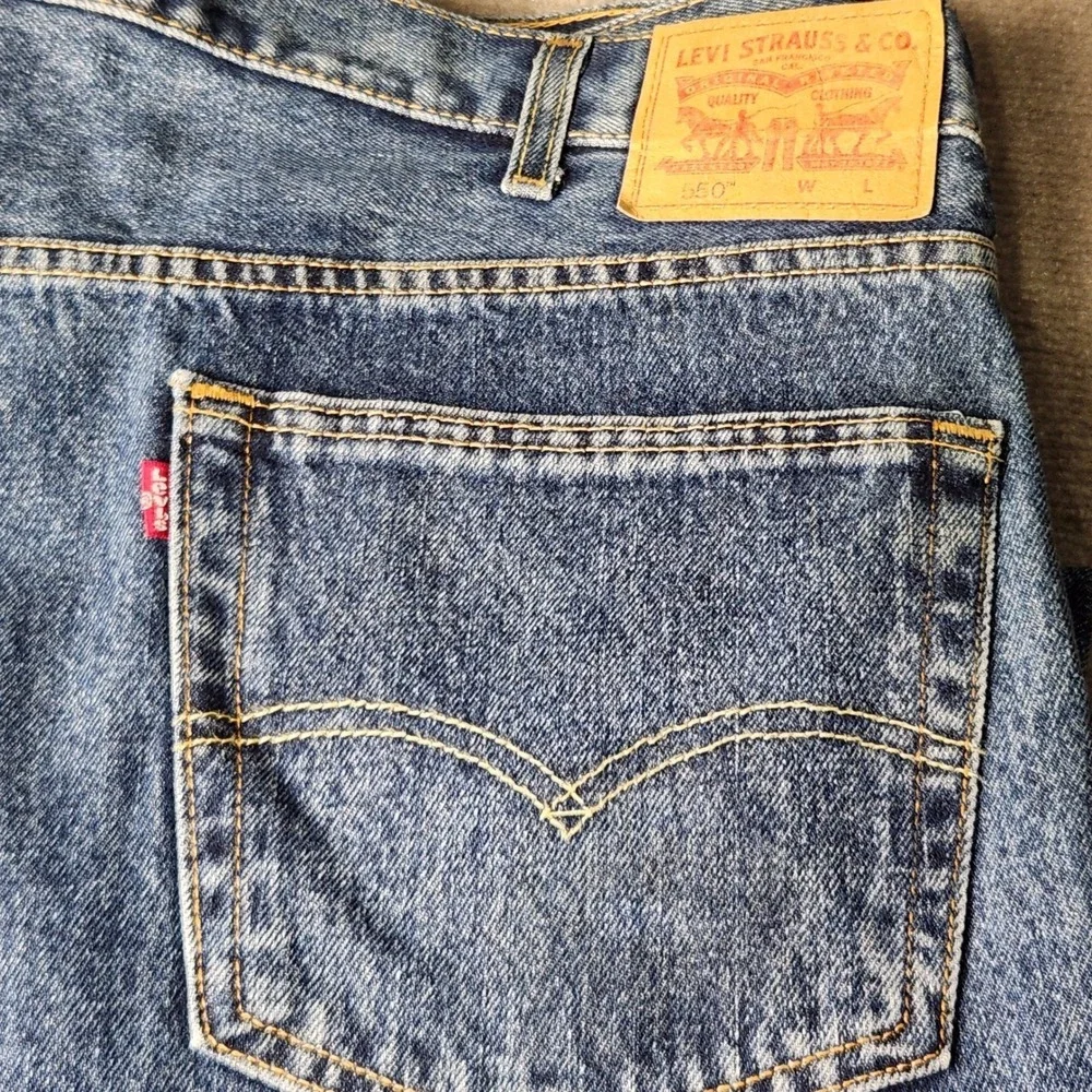Levi's 550 Relaxed Fit Mens 48x30 Blue Medium Wash Jeans Excellent 01550-4886